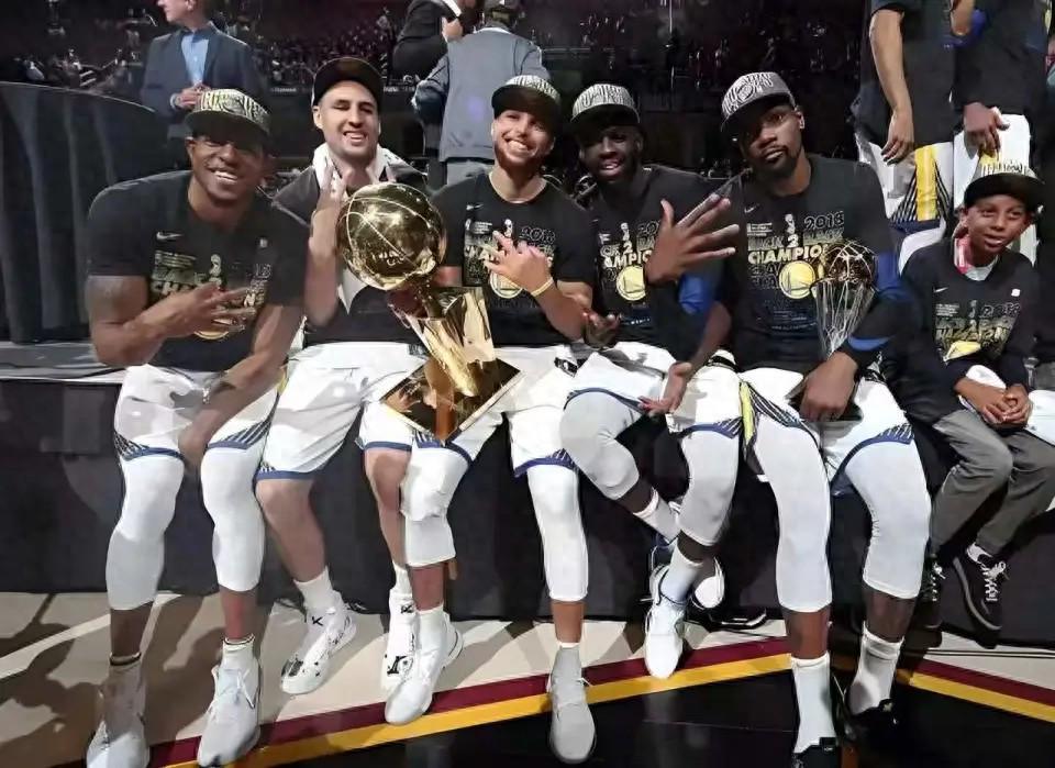 开云体育入口-湖人128-104大胜国王,黄蜂崛起,新版海啸兄弟横空出世!