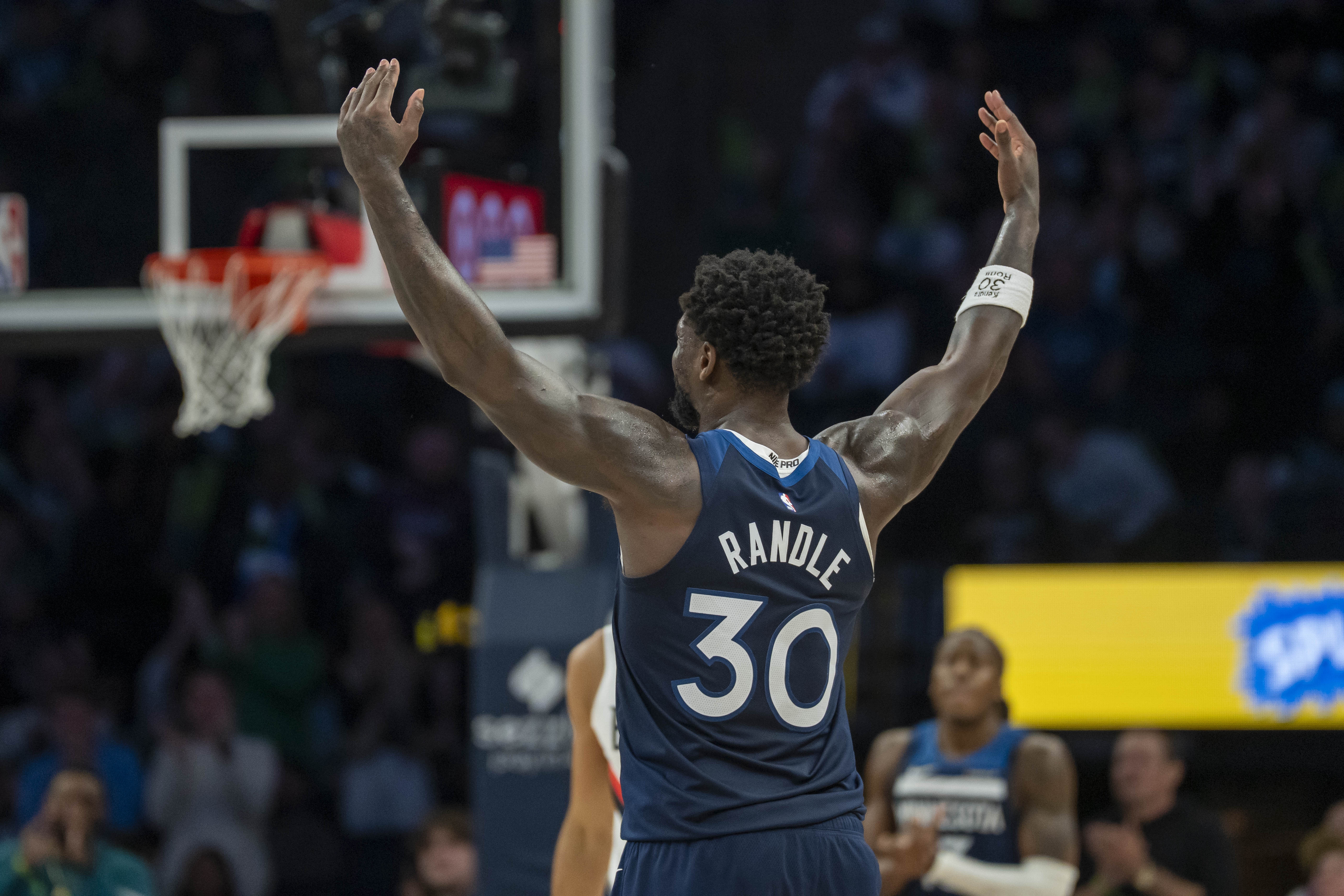 开云体育入口-兰德尔：我们防守其实不错 但开局给了对手太多二次进攻机会